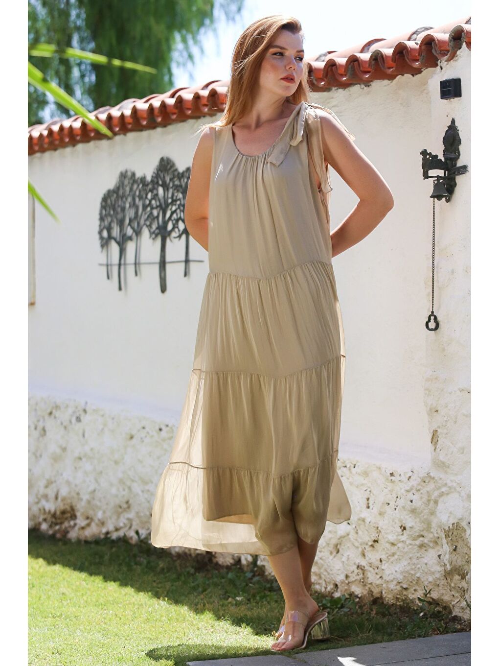 İtalyan Bej Havuz Yaka Kolsuz Bağlamalı Astarlı Casual İpek Dokuma Elbise 130 65-5