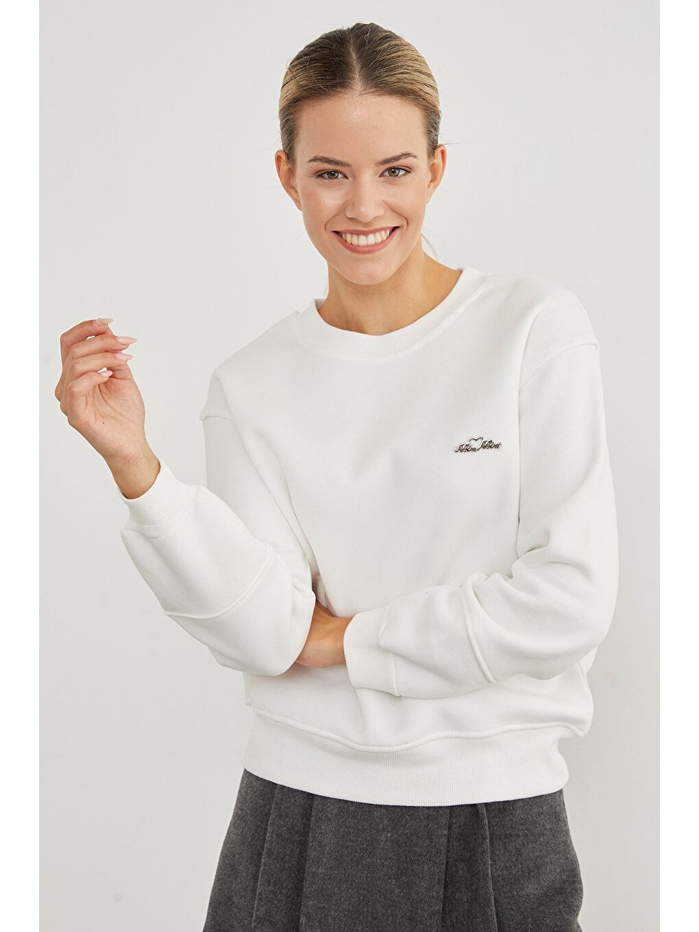 Ekru 3 İplik Metal Aksesuarlı Bisiklet Yaka Sweatshirt-4