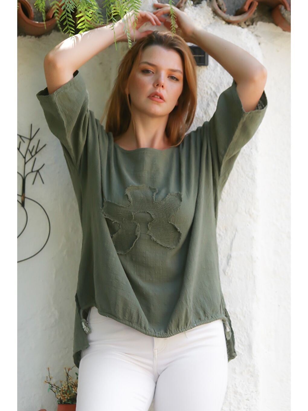 Organik Pamuk Haki Havuz Yaka 3/4 Kol File Detaylı Aplikeli Arkası Uzun Oversize Dokuma Bluz 70 68-1