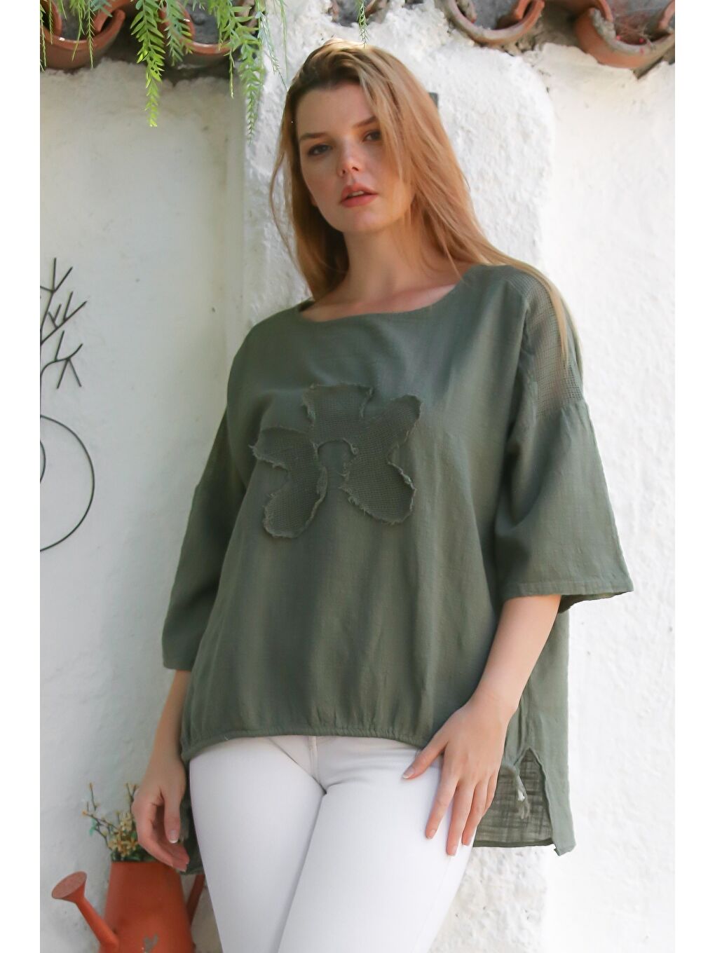 Organik Pamuk Haki Havuz Yaka 3/4 Kol File Detaylı Aplikeli Arkası Uzun Oversize Dokuma Bluz 70 68-3