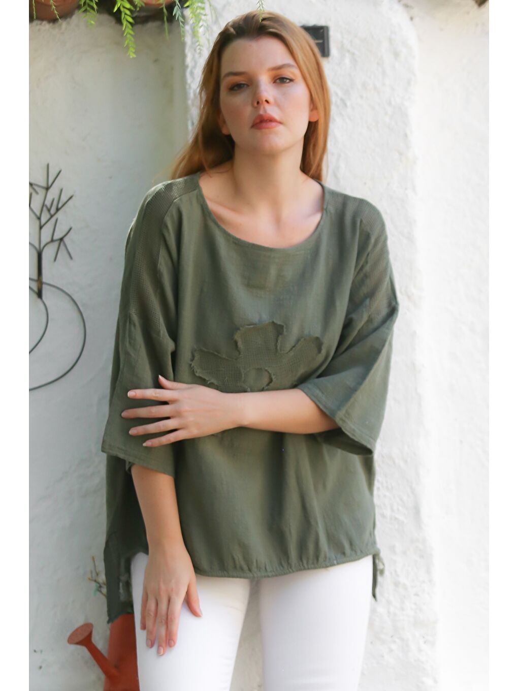 Organik Pamuk Haki Havuz Yaka 3/4 Kol File Detaylı Aplikeli Arkası Uzun Oversize Dokuma Bluz 70 68-4