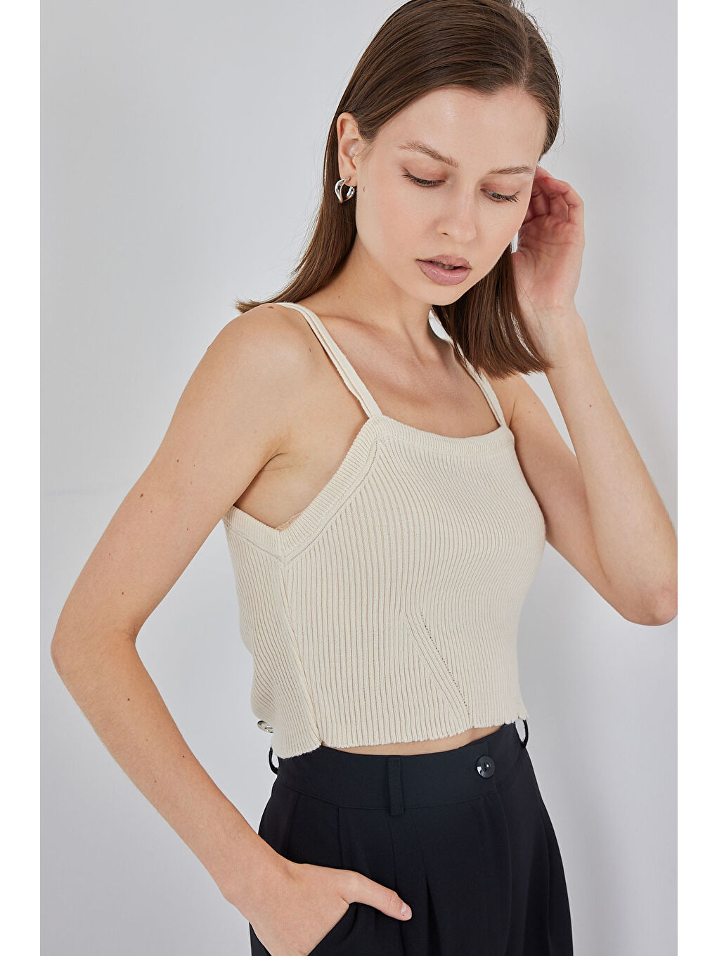 Ekru Kadın Askılı Crop Top Bluz 15934 - Krem-2