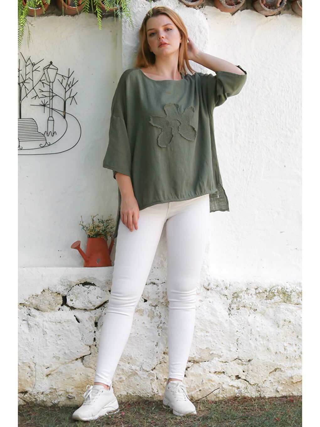 Organik Pamuk Haki Havuz Yaka 3/4 Kol File Detaylı Aplikeli Arkası Uzun Oversize Dokuma Bluz 70 68-7