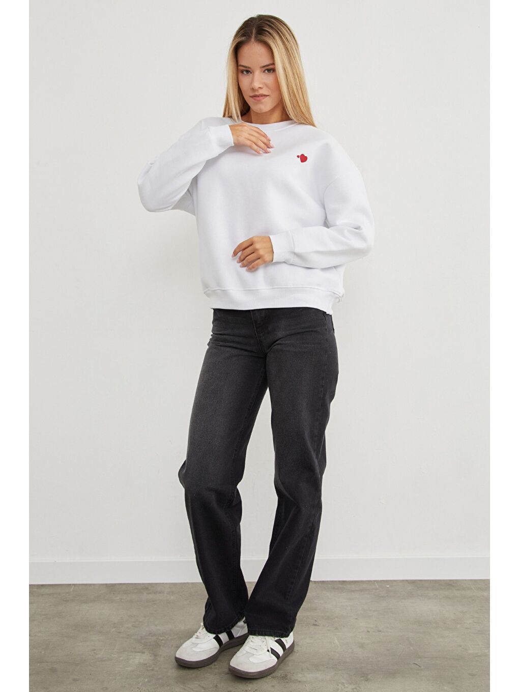 Beyaz 3 İplik Kalp Baskılı Bisiklet Yaka Sweatshirt-2