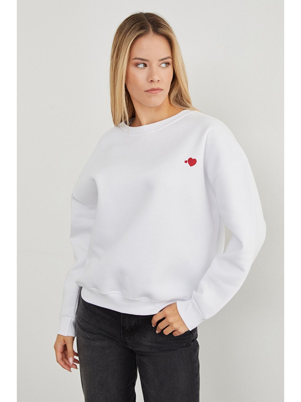 Beyaz 3 İplik Kalp Baskılı Bisiklet Yaka Sweatshirt-3