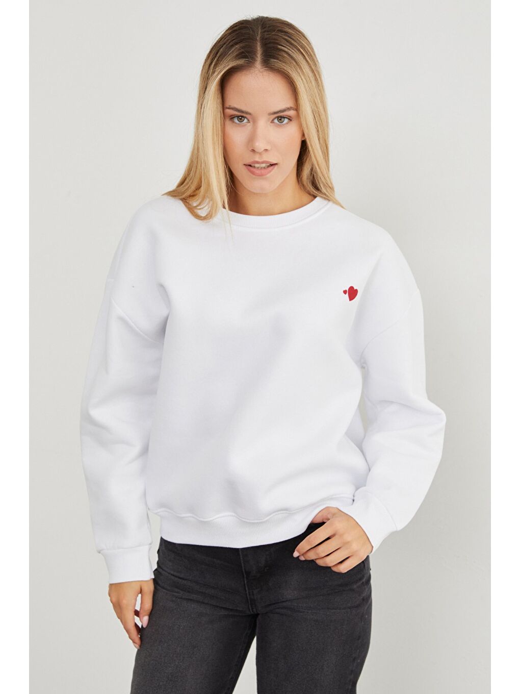 Beyaz 3 İplik Kalp Baskılı Bisiklet Yaka Sweatshirt-4
