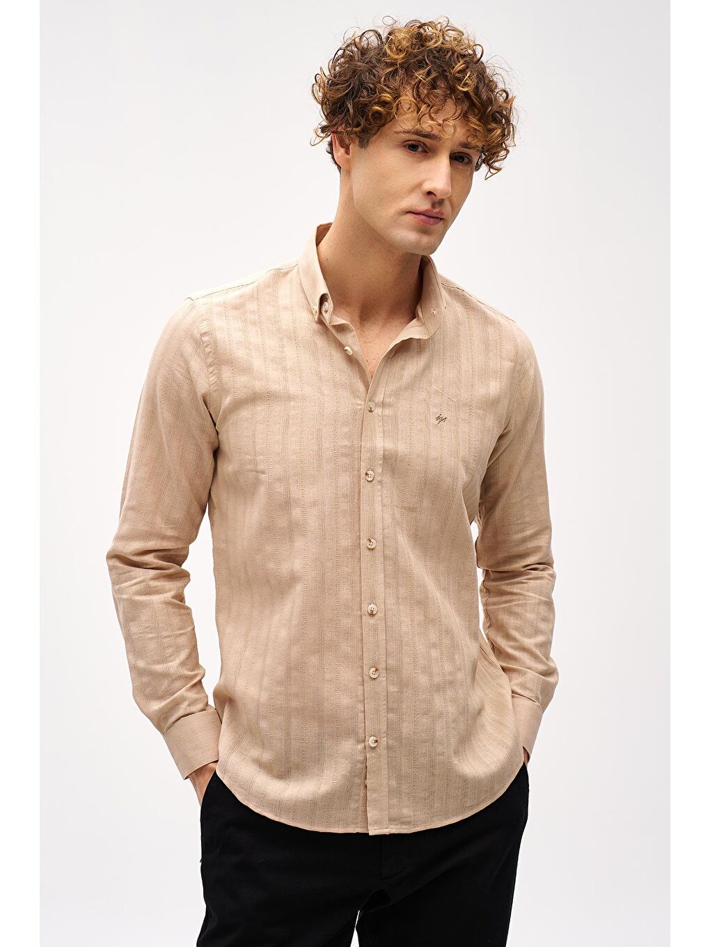 Bej Dynamic Fit  Düğmeli Yaka Çizgili Uzun Kollu Cepsiz %100 Pamuk Gömlek