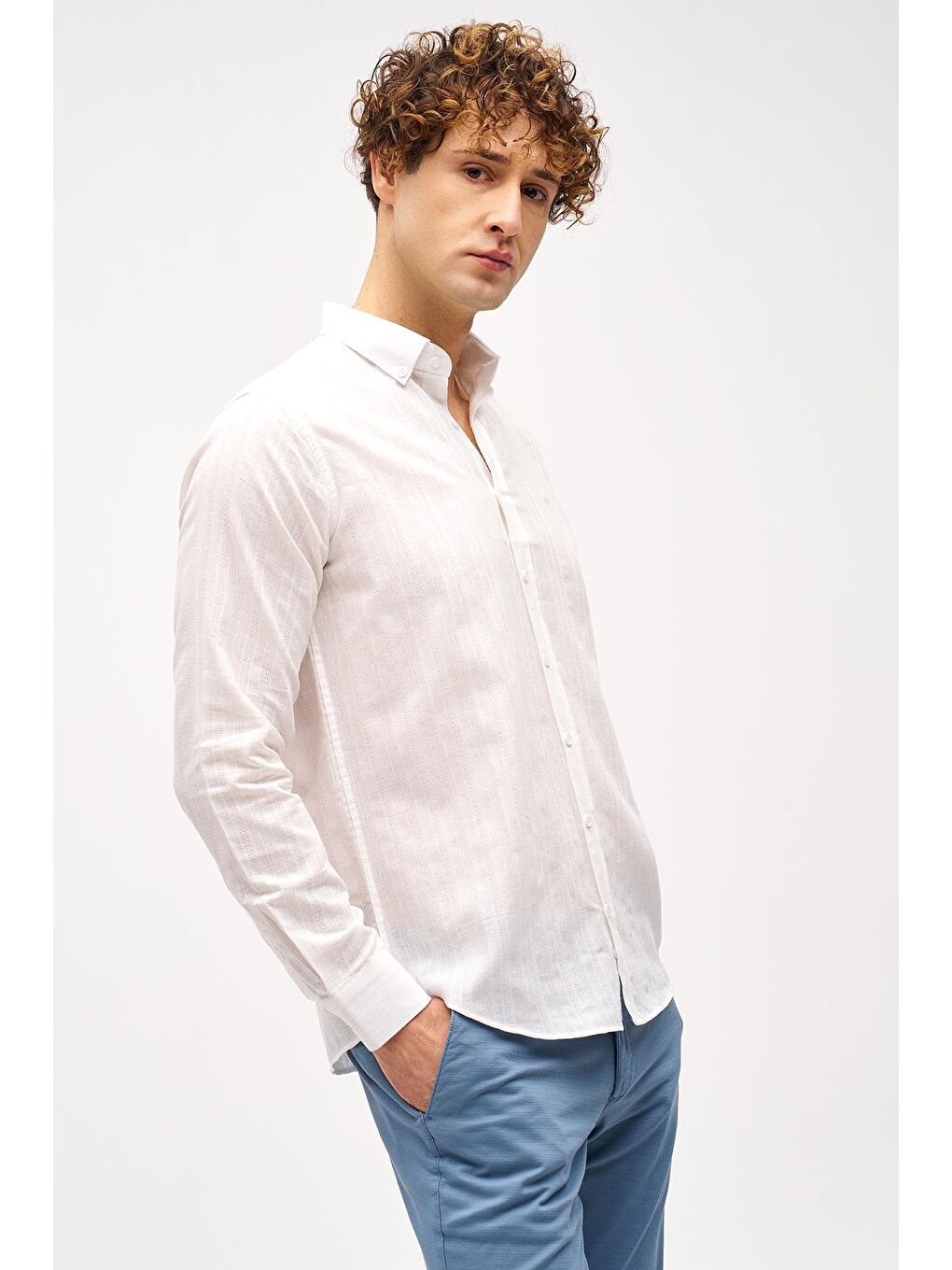 Beyaz Dynamic Fit  Düğmeli Yaka Çizgili Uzun Kollu Cepsiz %100 Pamuk Gömlek-1