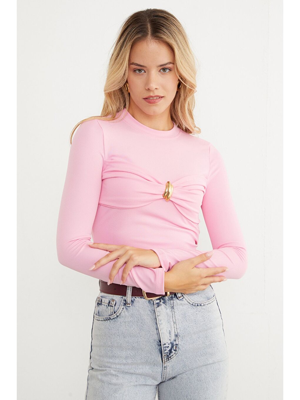 Pembe Önü Düğümlü Toka Aksesuarlı Bluz-4