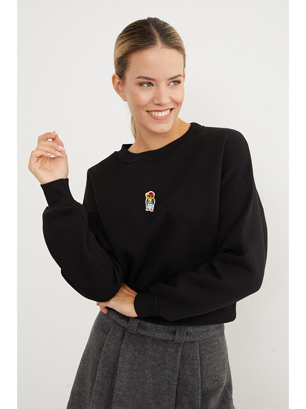 Siyah 3 İplik Ayıcık Nakışlı Bisiklet Yaka Sweatshirt-1