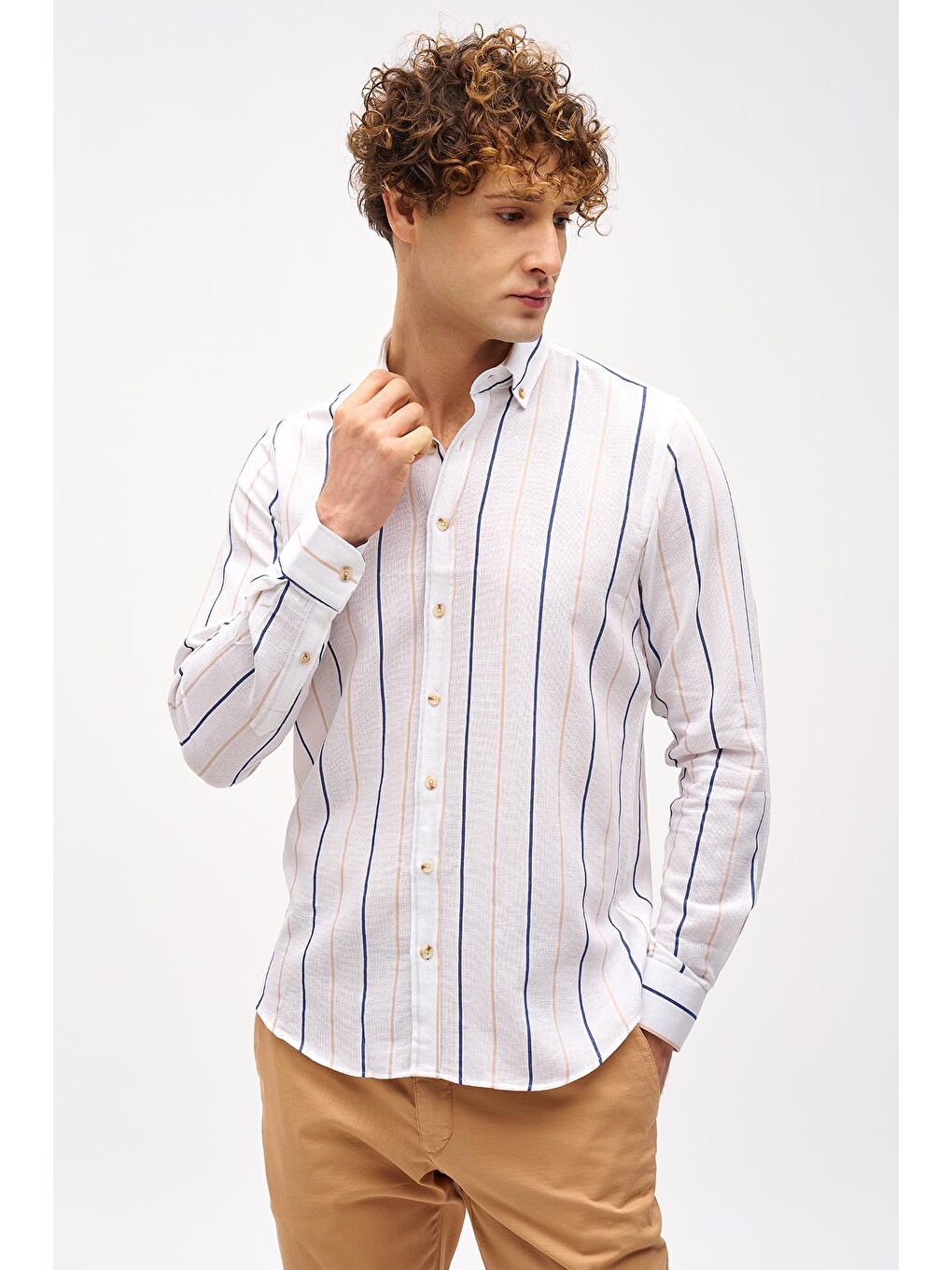 Erkek Beyaz Dynamic Fit Düğmeli Yaka Gömlek-2