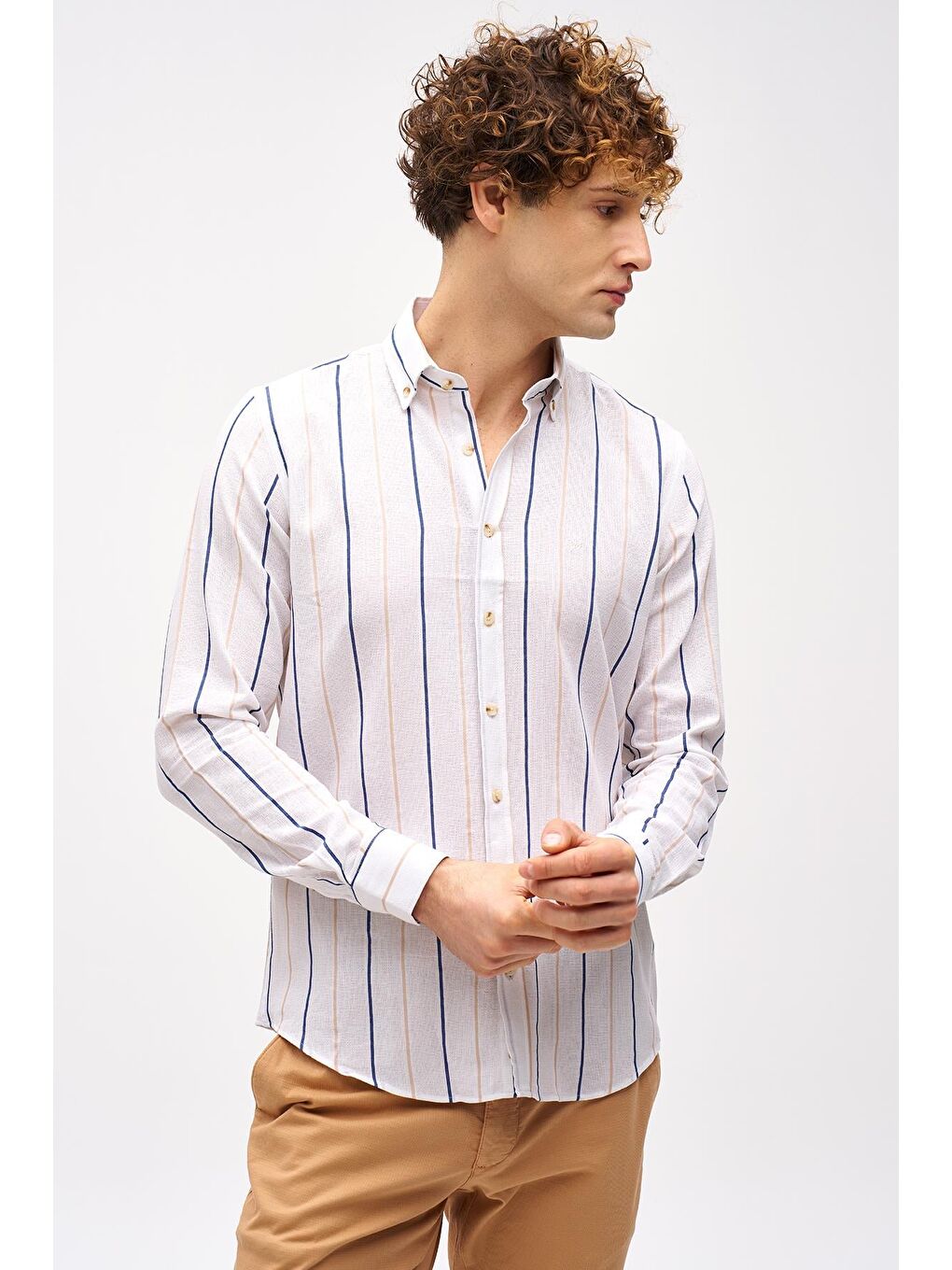 Erkek Beyaz Dynamic Fit Düğmeli Yaka Gömlek-4