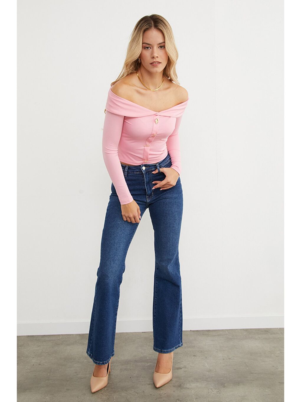 Pembe Madonna Yaka Düğme Aksesuarlı Bluz-1