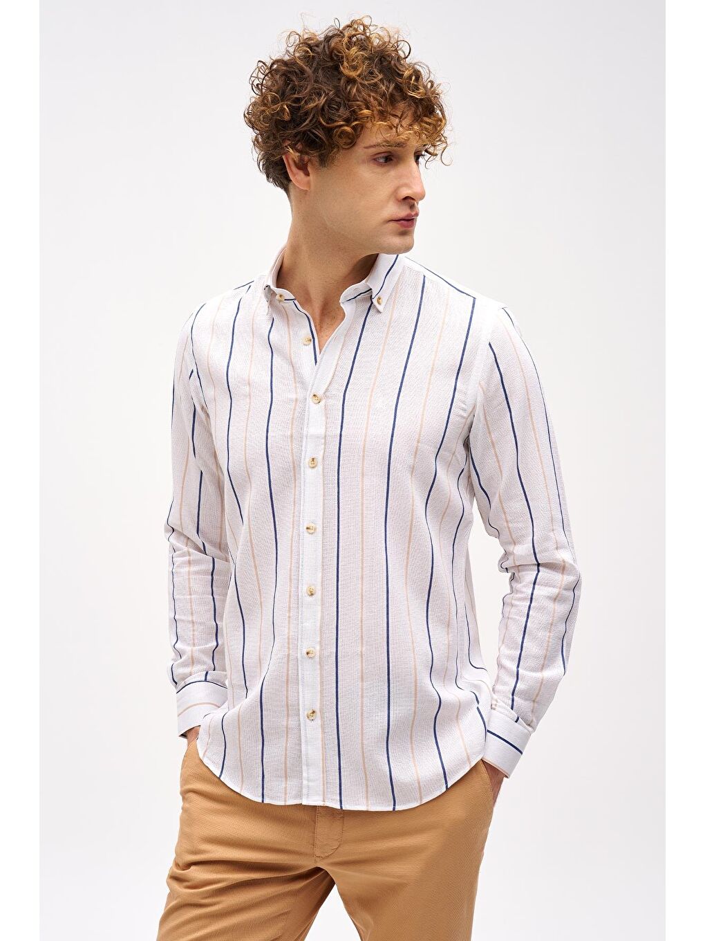 Erkek Beyaz Dynamic Fit Düğmeli Yaka Gömlek-5