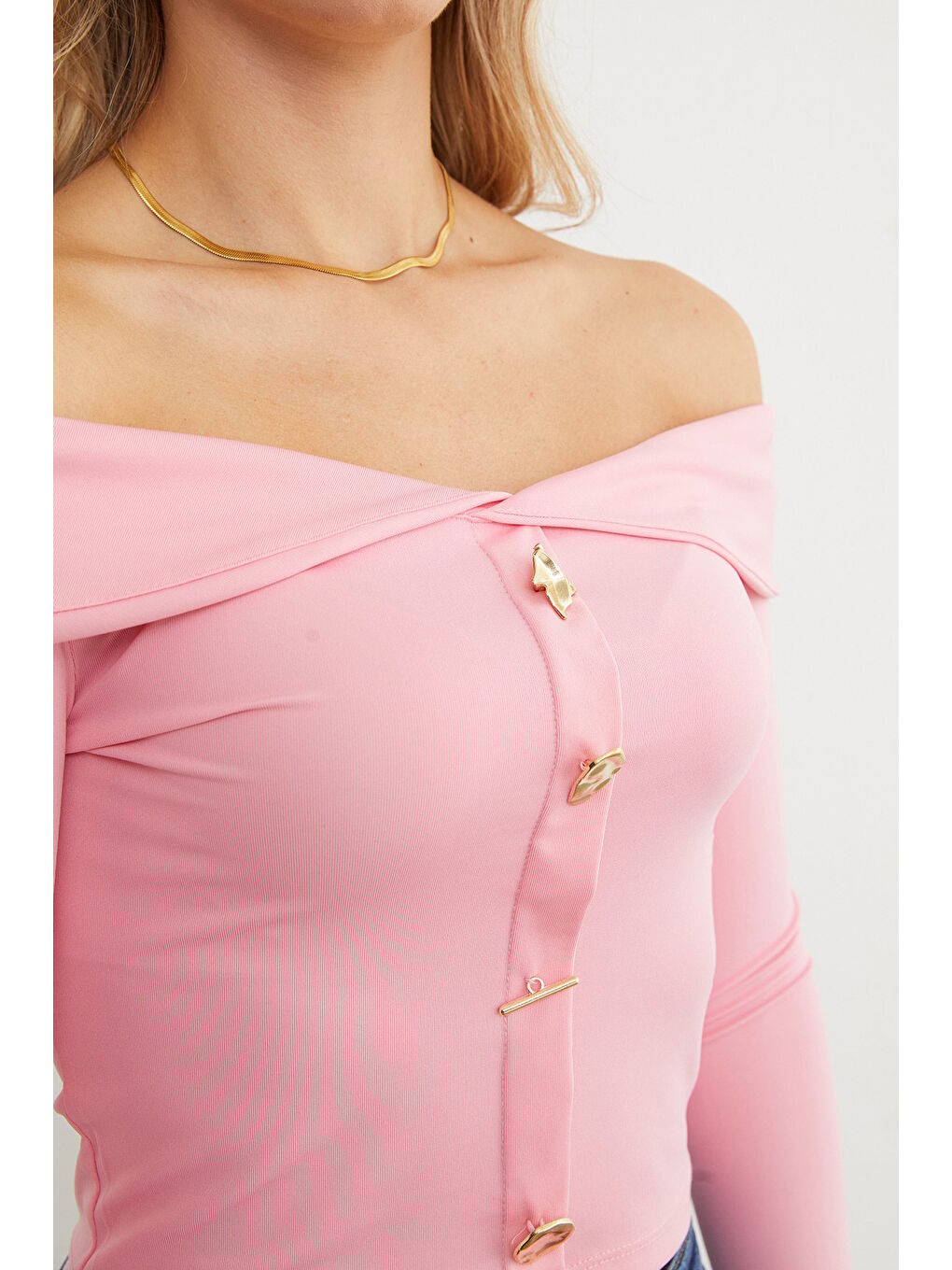 Pembe Madonna Yaka Düğme Aksesuarlı Bluz-4