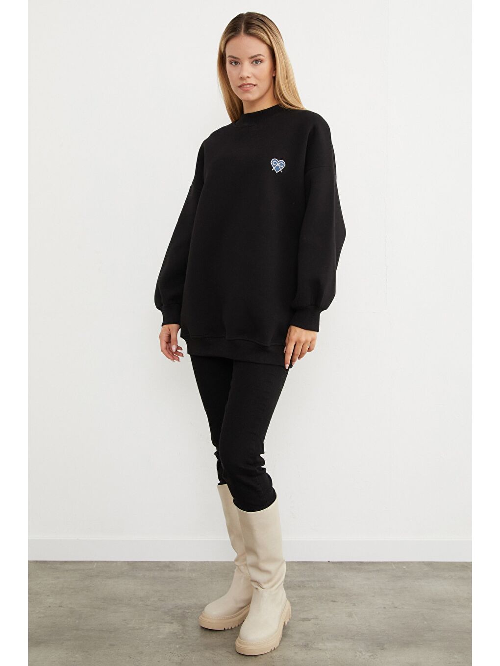 Siyah 3 İplik Kurdele Taş İşlemeli Oversize Sweatshirt-1