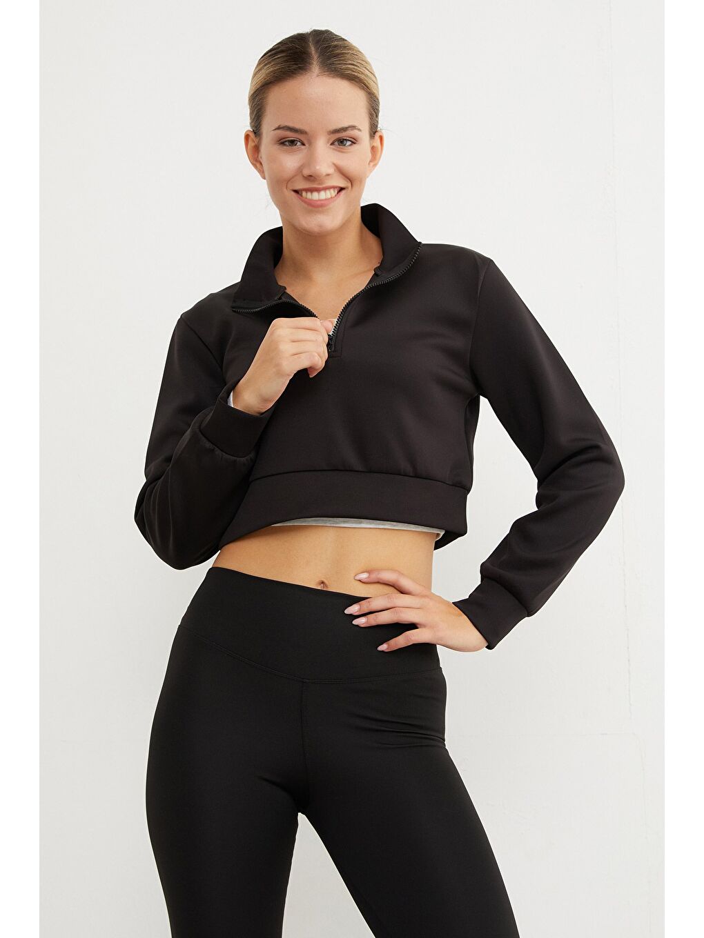 Siyah Yarım Fermuarlı  Dik Yaka Crop Sweatshirt-3