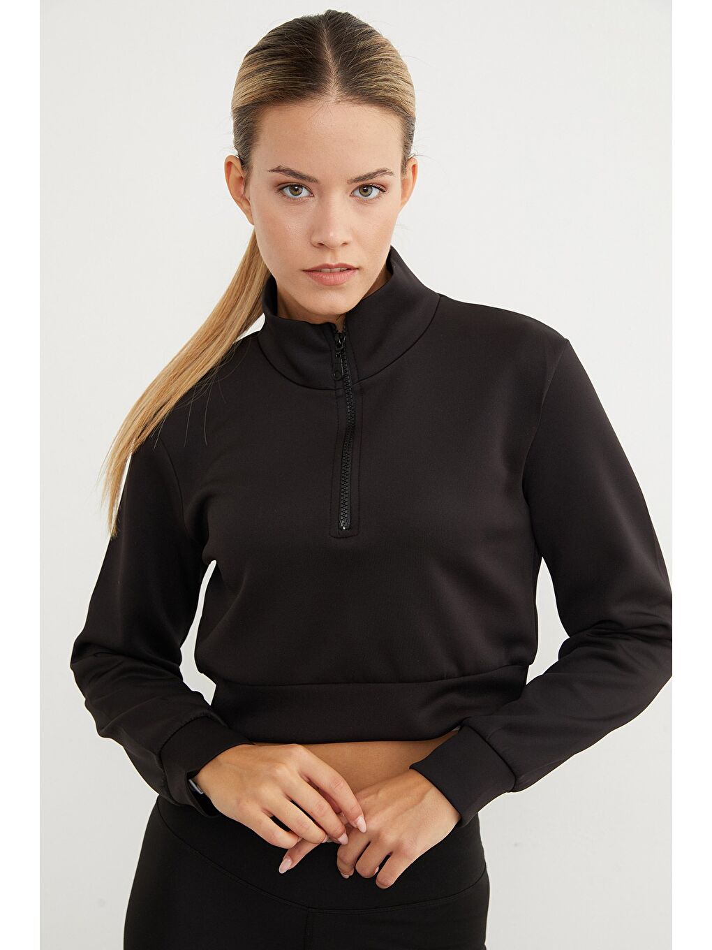 Siyah Yarım Fermuarlı  Dik Yaka Crop Sweatshirt-4