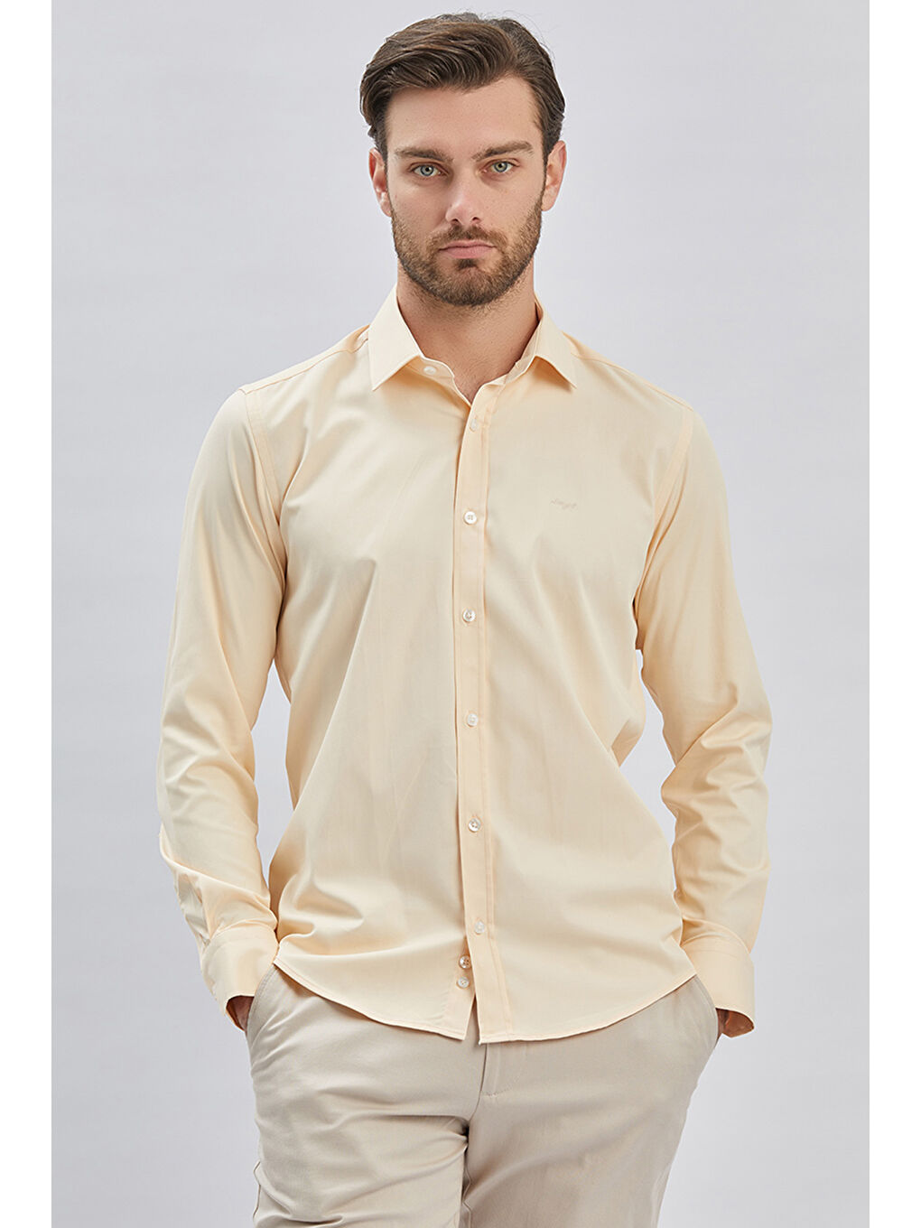 Açık Bej Uzun Kollu Sert Yaka Cepsiz Pamuklu Elastanlı Klasik Slim Fit Dar Kesim Gömlek 1004240234-2