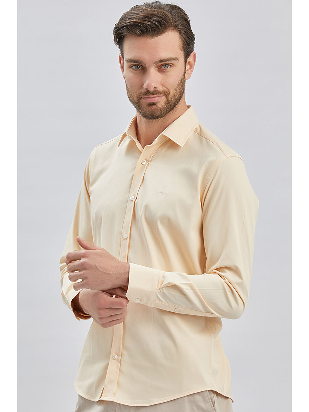 Açık Bej Uzun Kollu Sert Yaka Cepsiz Pamuklu Elastanlı Klasik Slim Fit Dar Kesim Gömlek 1004240234-3