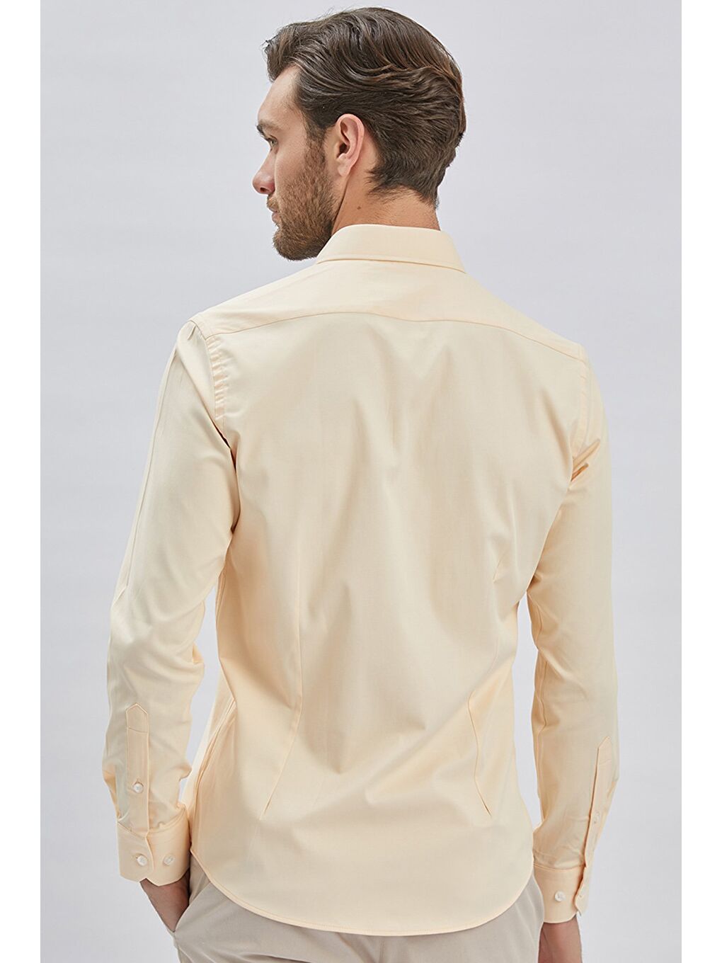 Açık Bej Uzun Kollu Sert Yaka Cepsiz Pamuklu Elastanlı Klasik Slim Fit Dar Kesim Gömlek 1004240234-4