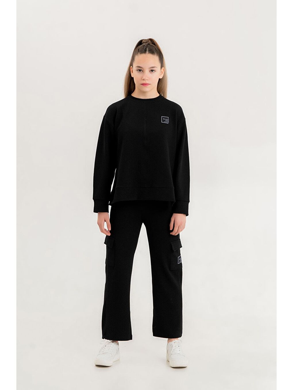 Siyah Bisiklet Yaka Kız Çocuk Yırtmaç Detaylı Kargo Cepli Eşofman Takımı