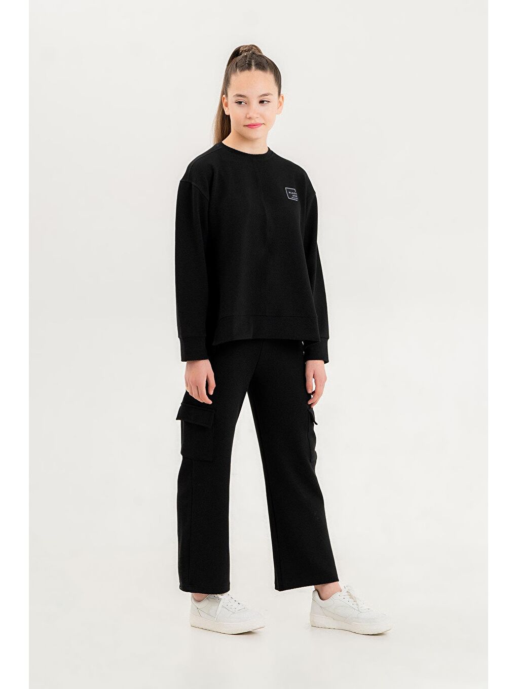 Siyah Bisiklet Yaka Kız Çocuk Yırtmaç Detaylı Kargo Cepli Eşofman Takımı-1