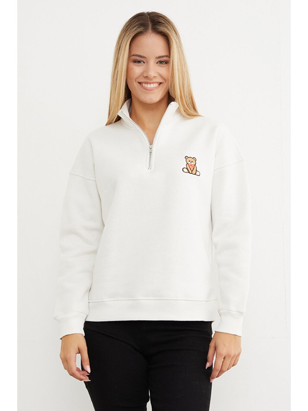 Ekru 3 İplik Ayıcık Nakışlı Yarım Fermuarlı Sweatshirt-1