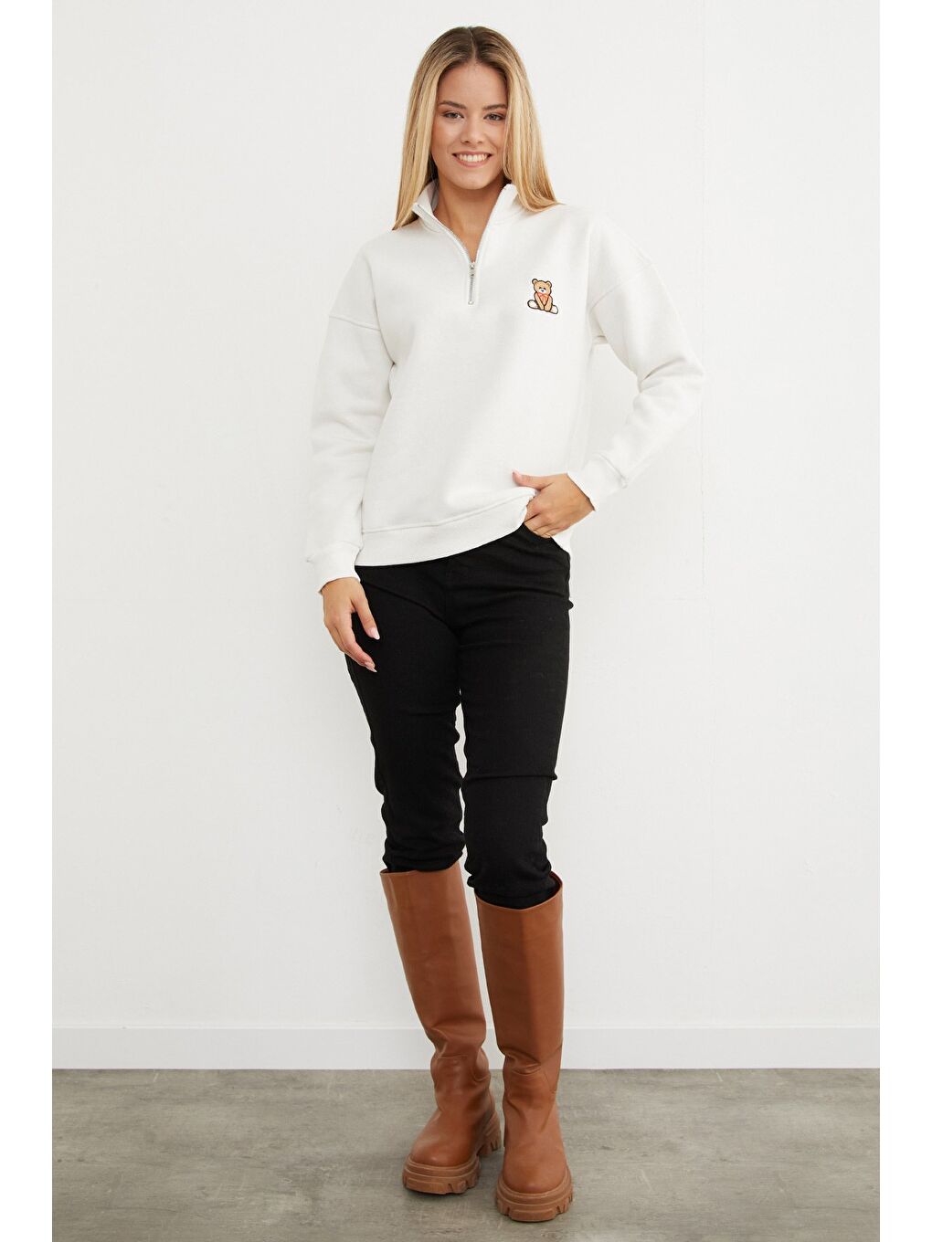 Ekru 3 İplik Ayıcık Nakışlı Yarım Fermuarlı Sweatshirt-2