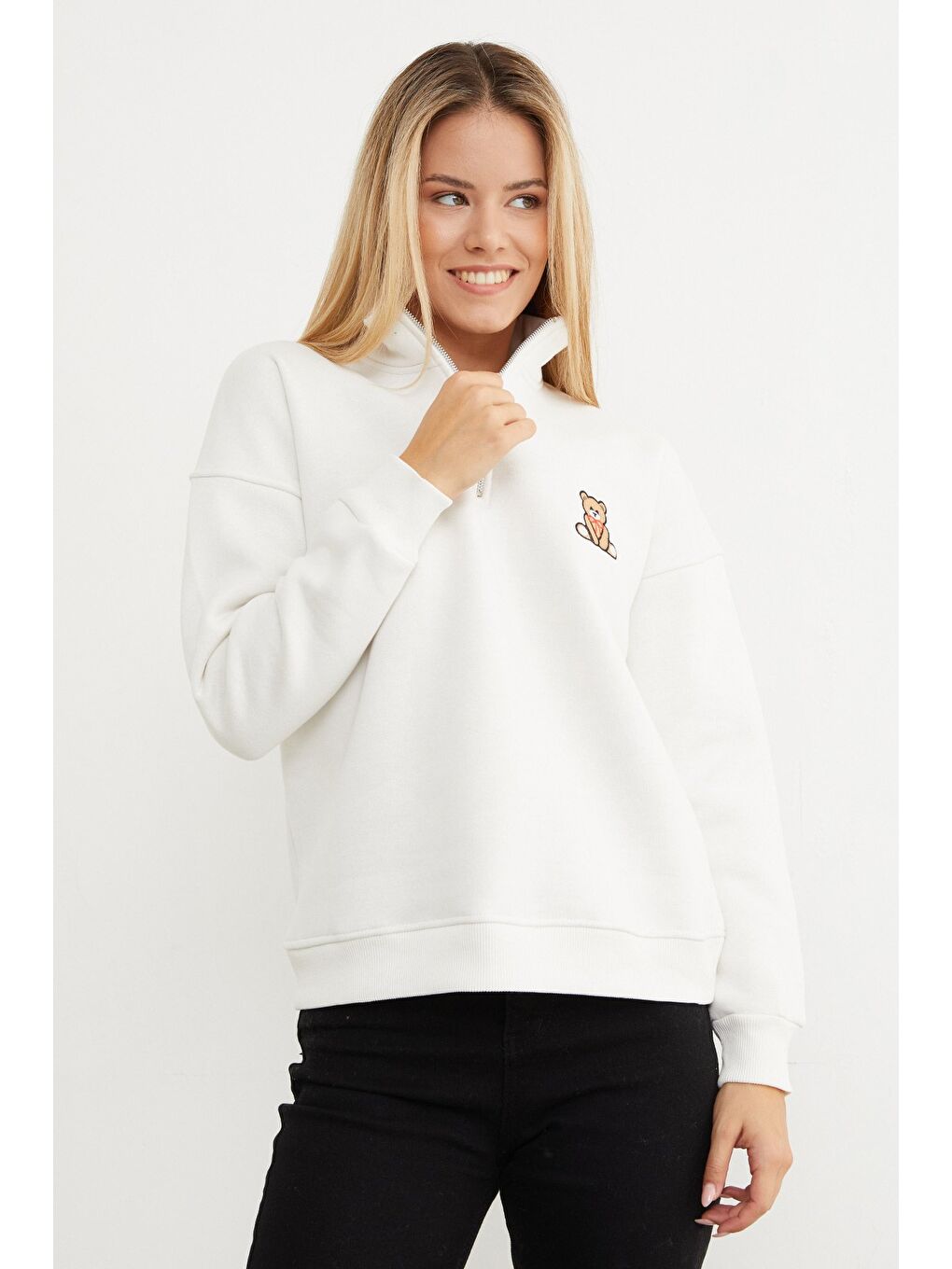Ekru 3 İplik Ayıcık Nakışlı Yarım Fermuarlı Sweatshirt-3