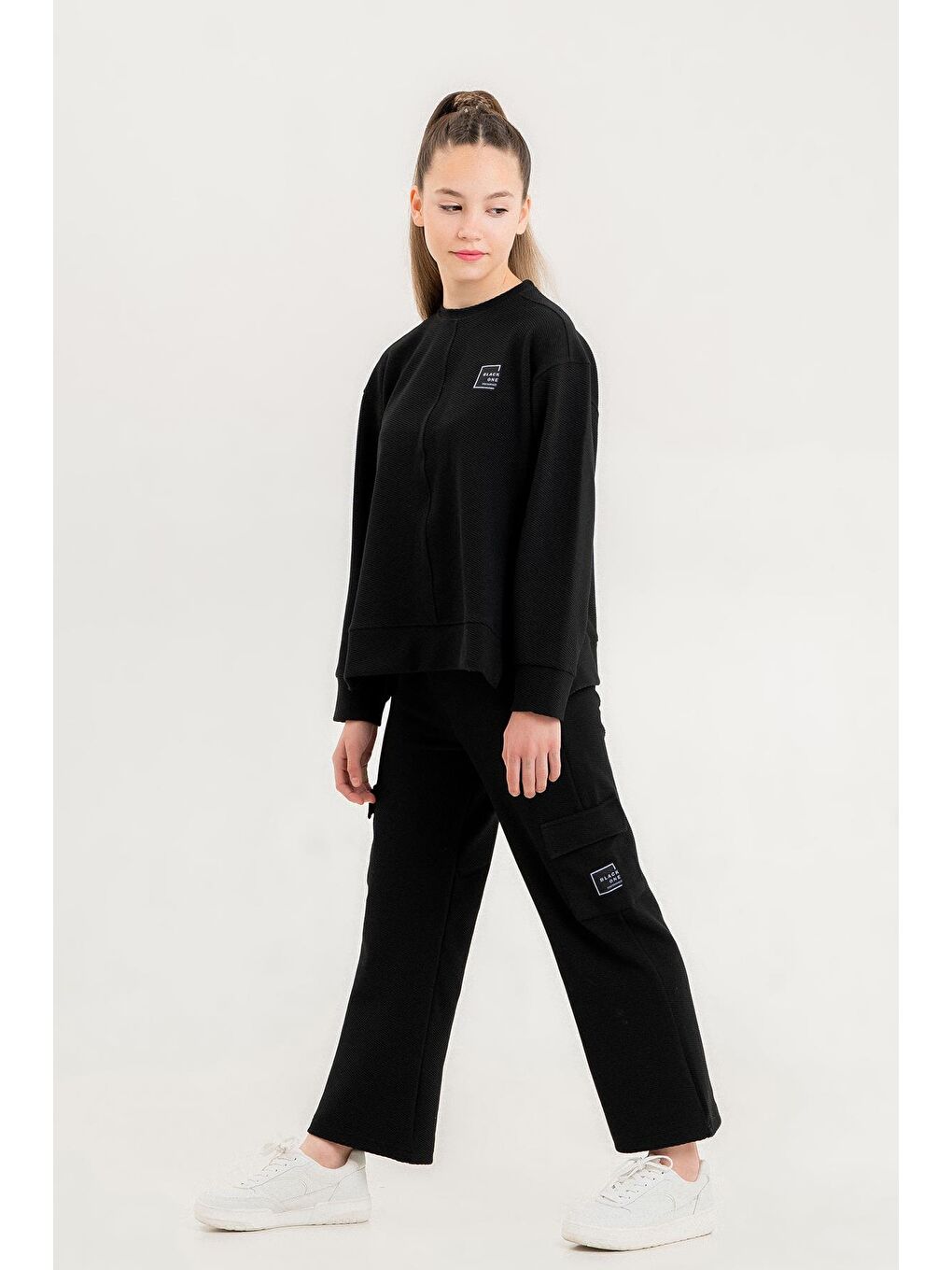 Siyah Bisiklet Yaka Kız Çocuk Yırtmaç Detaylı Kargo Cepli Eşofman Takımı-3