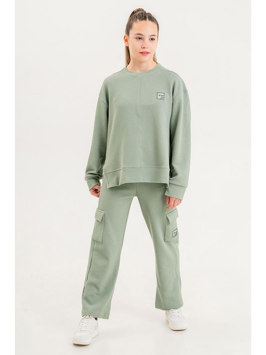 Yeşil Bisiklet Yaka Kız Çocuk Yırtmaç Detaylı Kargo Cepli Eşofman Takımı-1