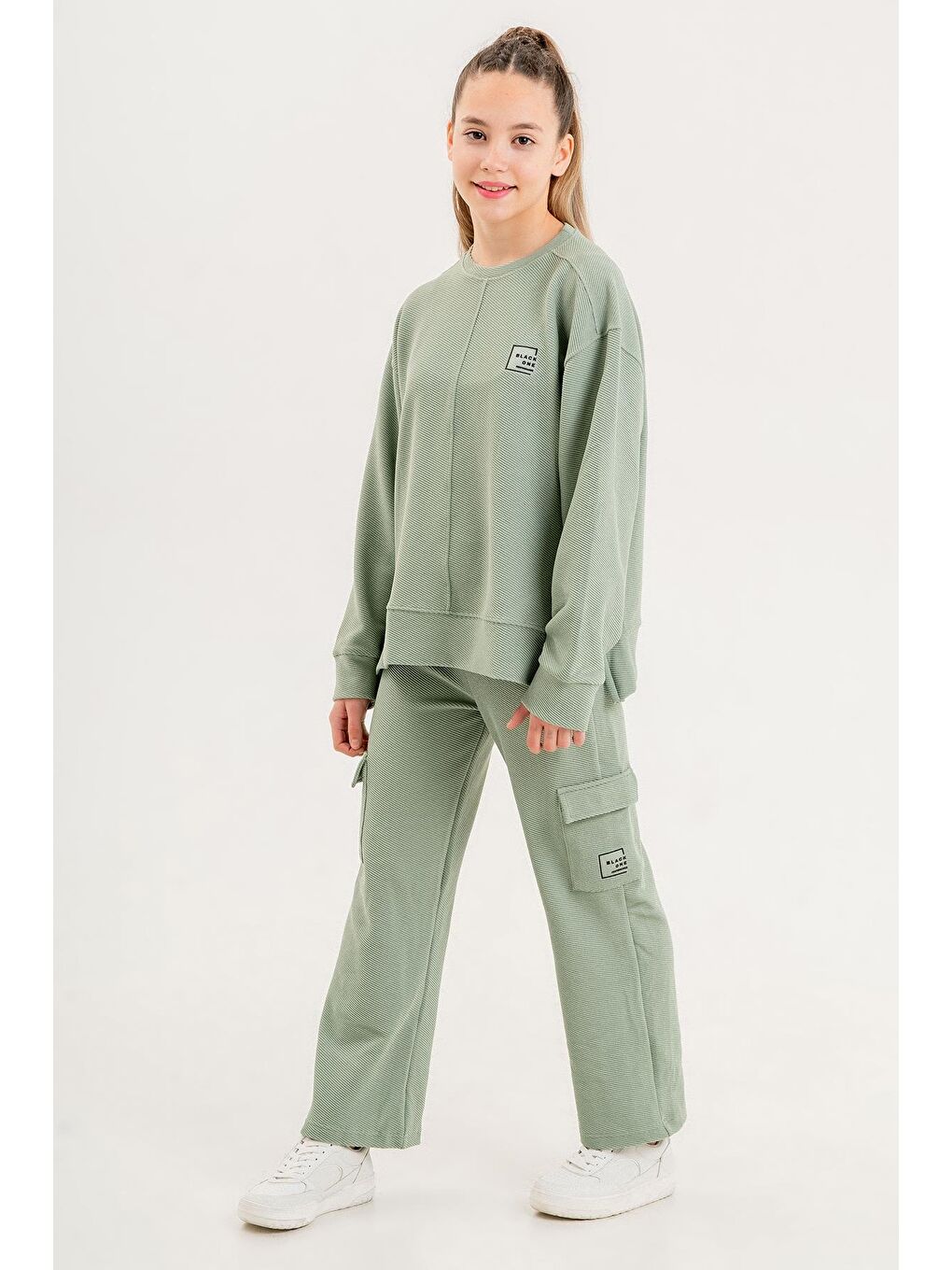 Yeşil Bisiklet Yaka Kız Çocuk Yırtmaç Detaylı Kargo Cepli Eşofman Takımı-3