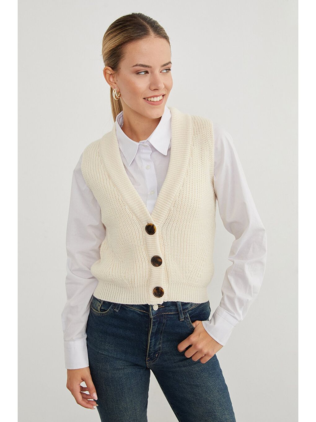 Ekru Düğmeli Triko Yelek-1