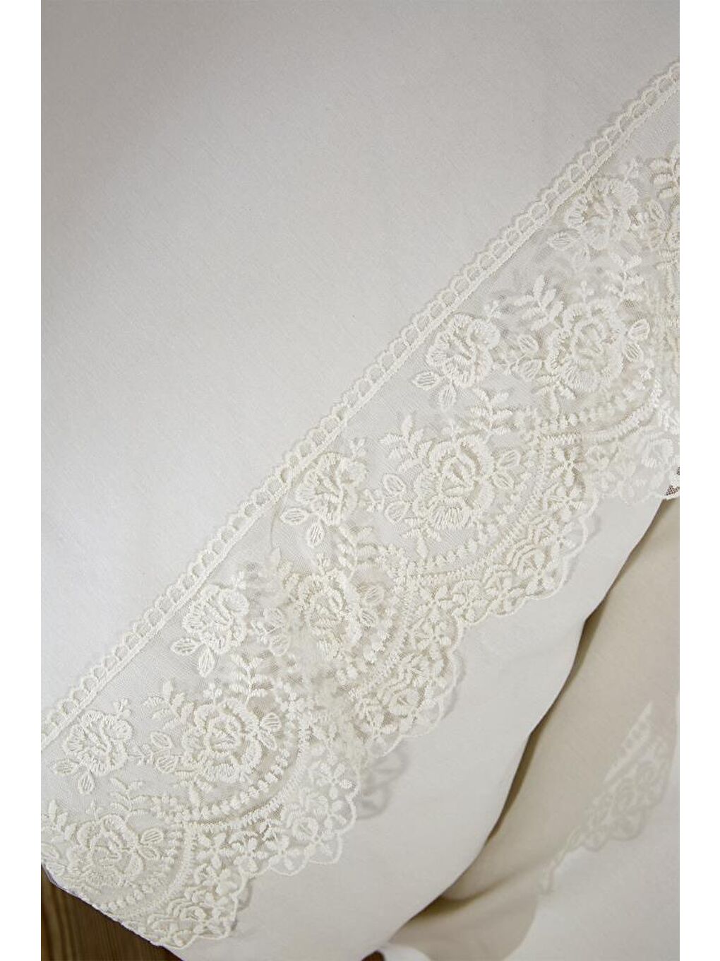 Karışık Fransız Güpürlü Kuris Nevresim Takımı Krem-2