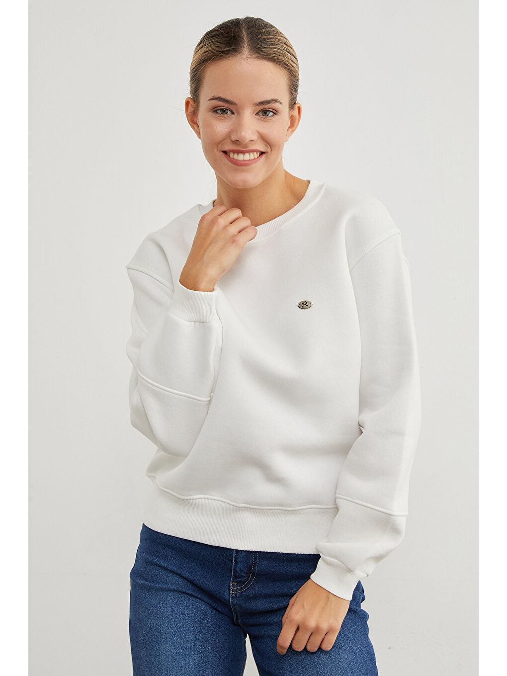 Beyaz 3 İplik Metal Aksesuar Detaylı Sweatshirt-1