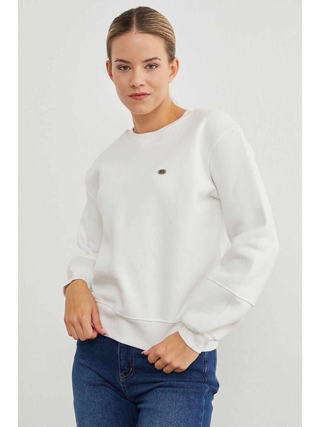 Beyaz 3 İplik Metal Aksesuar Detaylı Sweatshirt-3