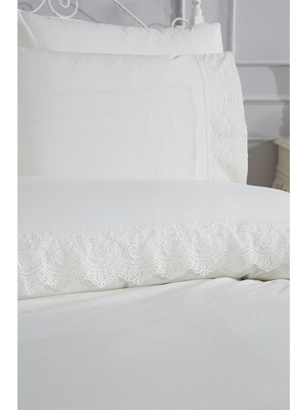 Karışık Fransız Güpürlü Kuris Nevresim Takımı Krem-4