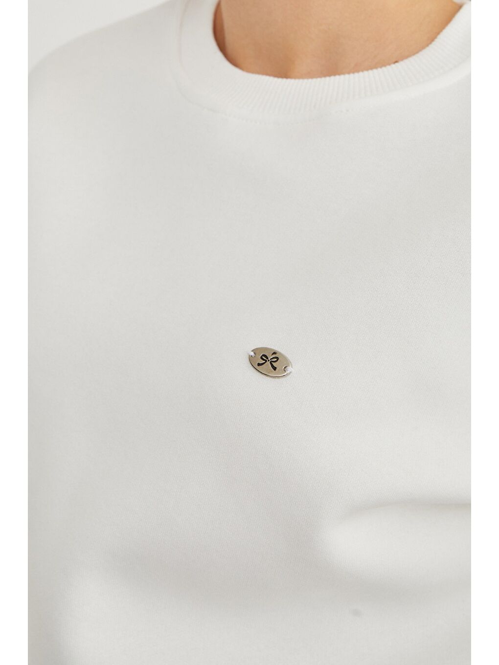 Beyaz 3 İplik Metal Aksesuar Detaylı Sweatshirt-4