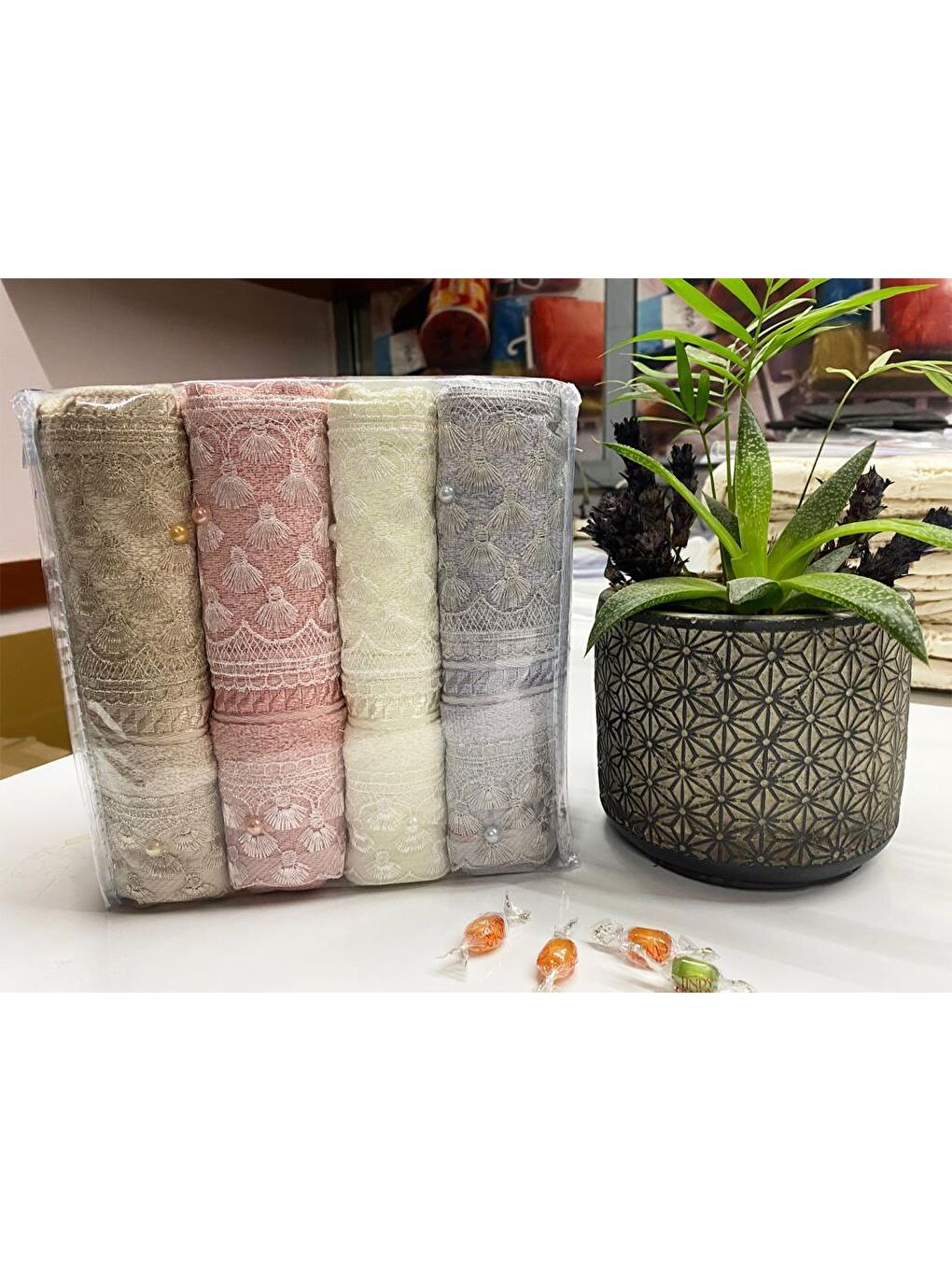 Karışık Derska 4lü Dantelli Çeyizlik Havlu Takımı-1