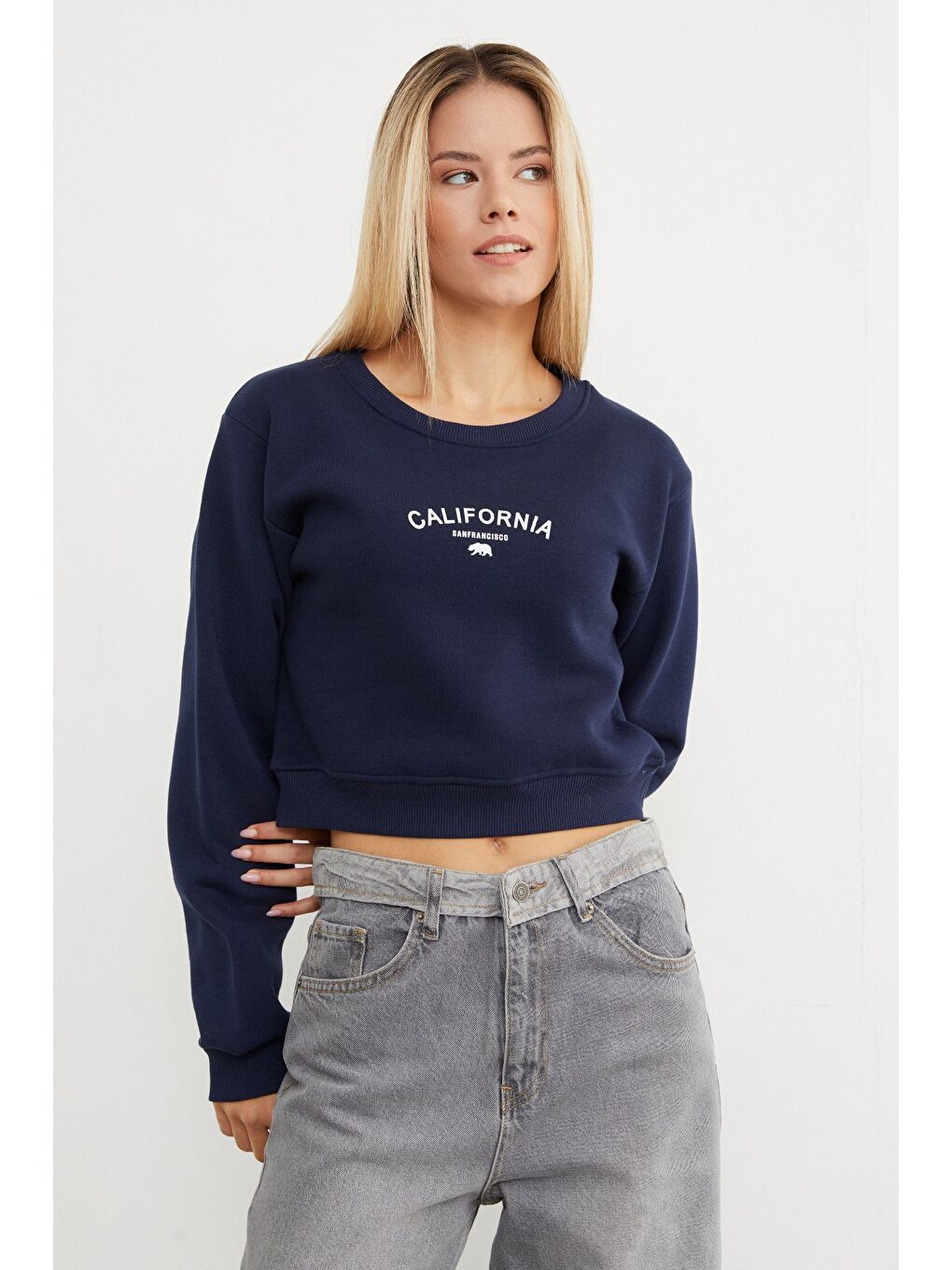 Lacivert 3 İplik California Yazı Baskılı Crop Sweatshirt-3
