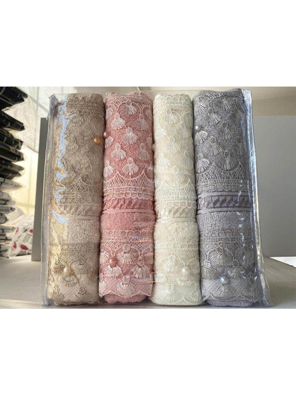 Karışık Derska 4lü Dantelli Çeyizlik Havlu Takımı-4