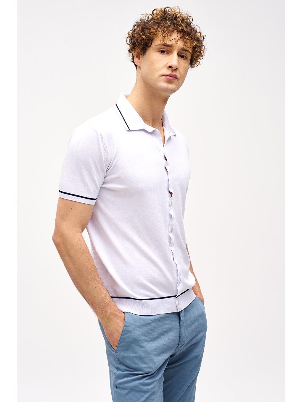 Beyaz Slim Fit Dar Kalıp Düğmeli Polo Yaka Desenli Kısa Kollu Triko Tişört