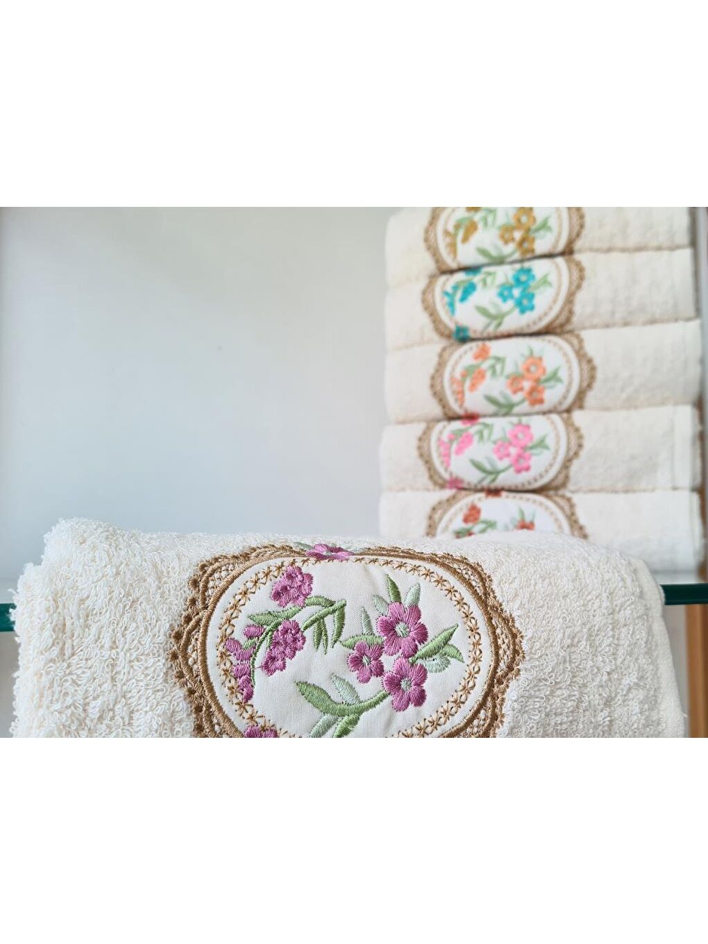Karışık Gülistan Nakışlı 6 lı El Yüz Havlu Takımı-1