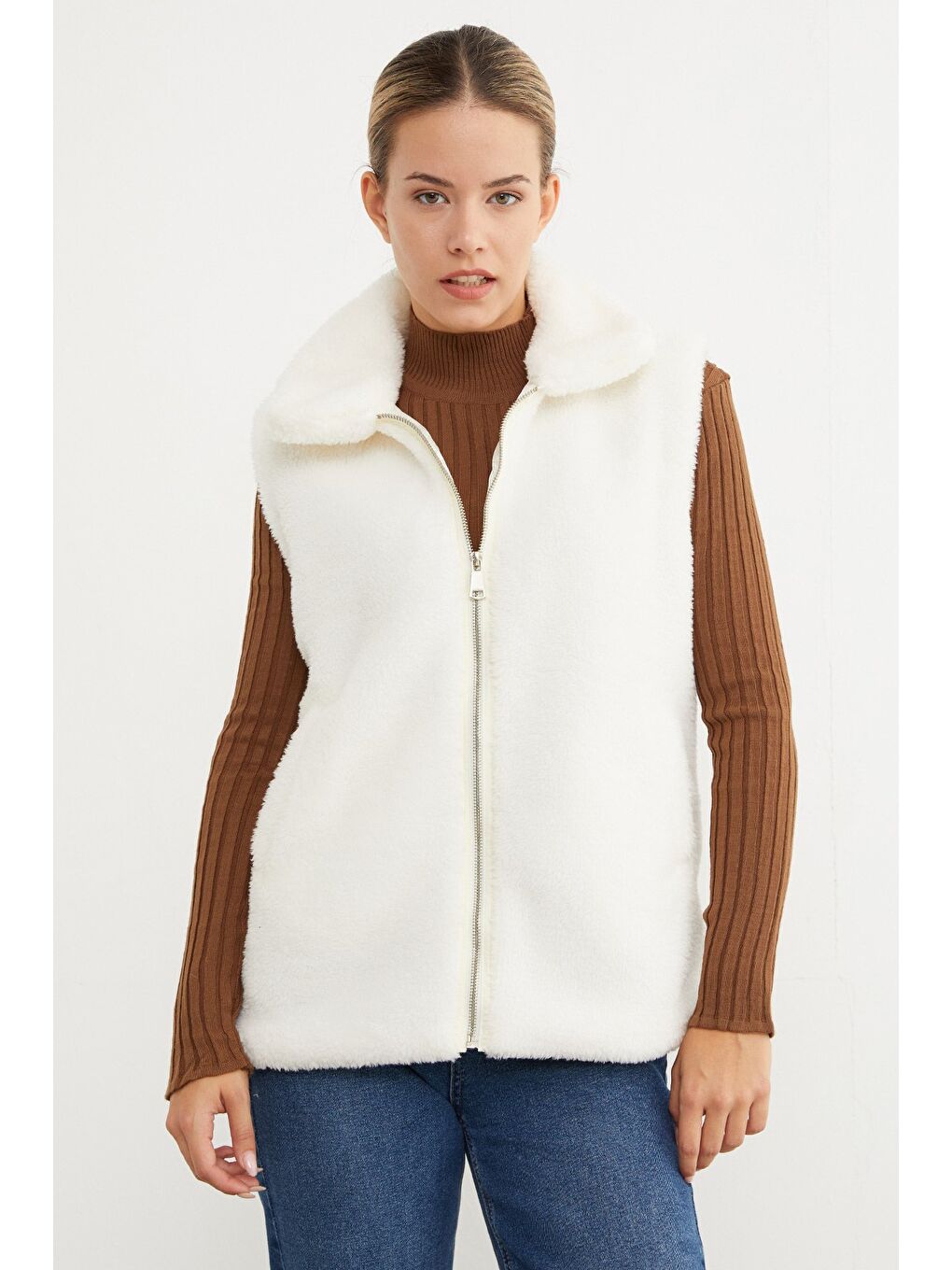 Ekru Polo Yaka Fermuarlı Pelüş Yelek-2