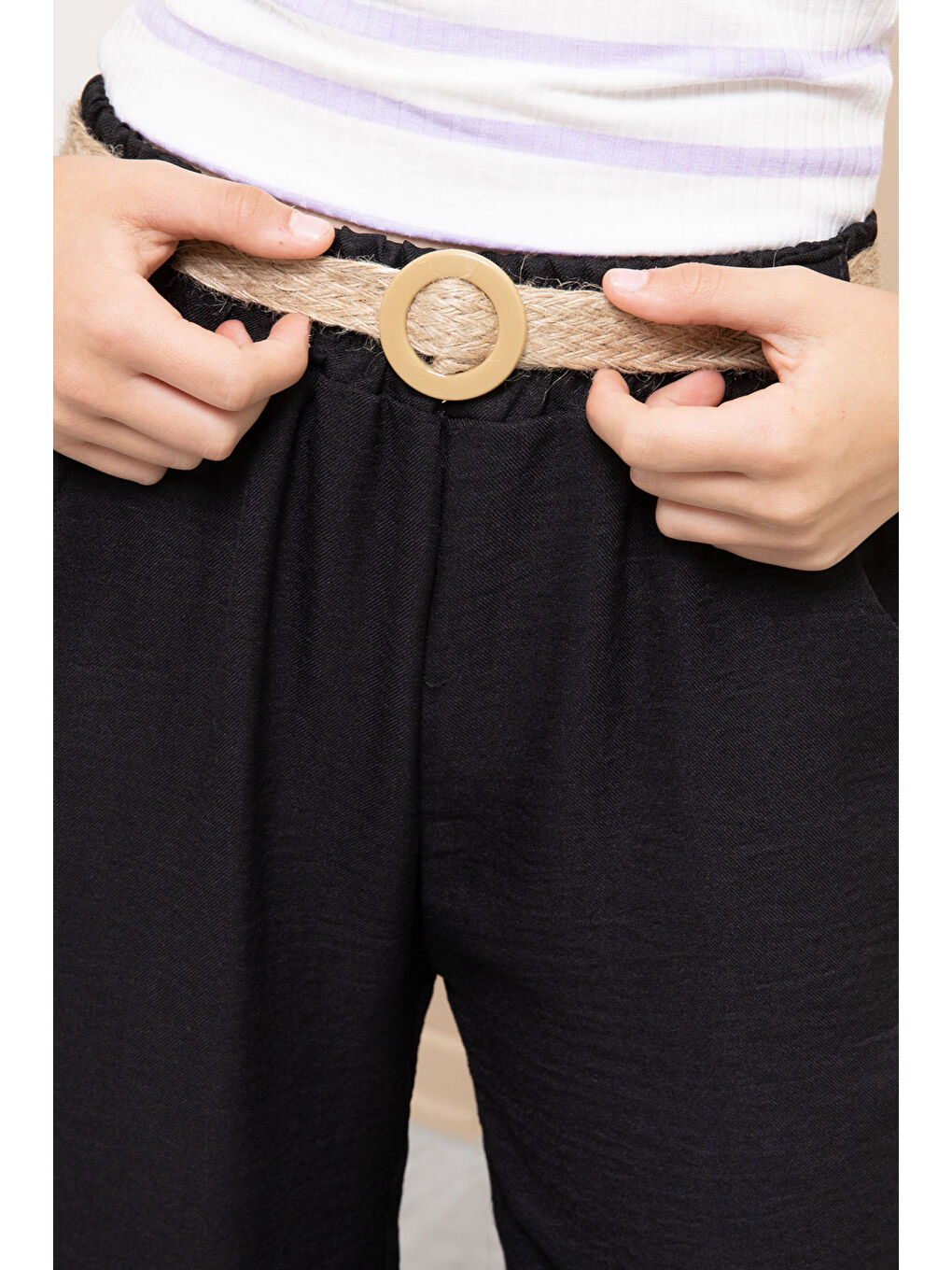 Siyah Düğme Detaylı Geniş Paça Kız Çocuk Kemerli Pantolon 21151-1