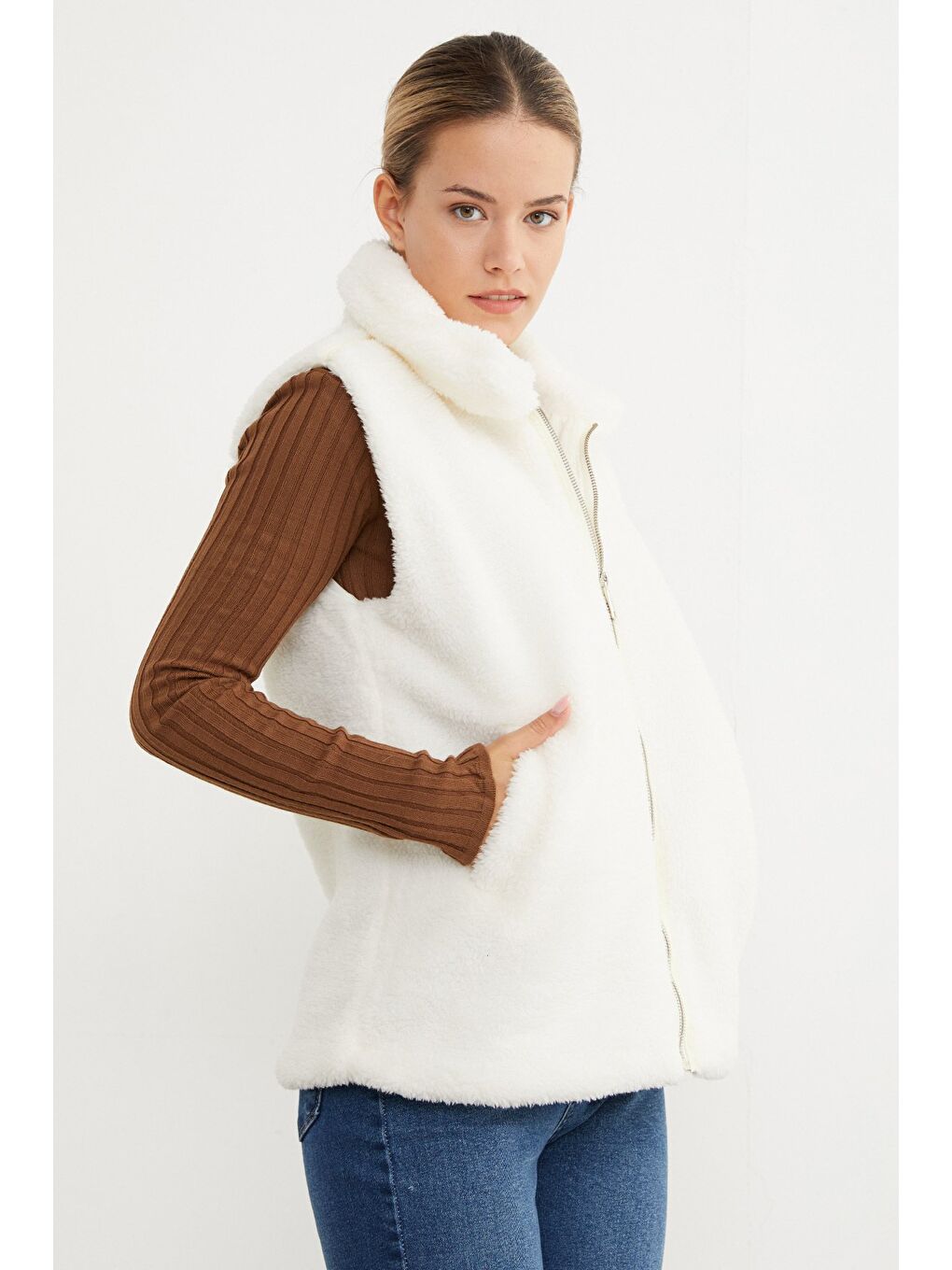 Ekru Polo Yaka Fermuarlı Pelüş Yelek-4