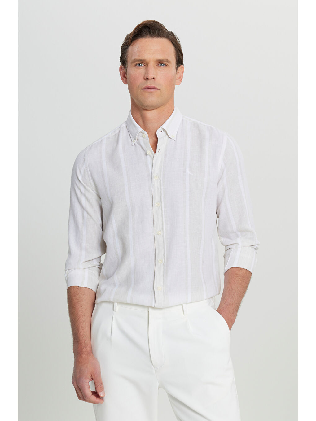 Erkek Bej-Ekru Pamuklu Keten Slim Fit Dar Kesim Düğmeli Yaka Çizgili Gömlek