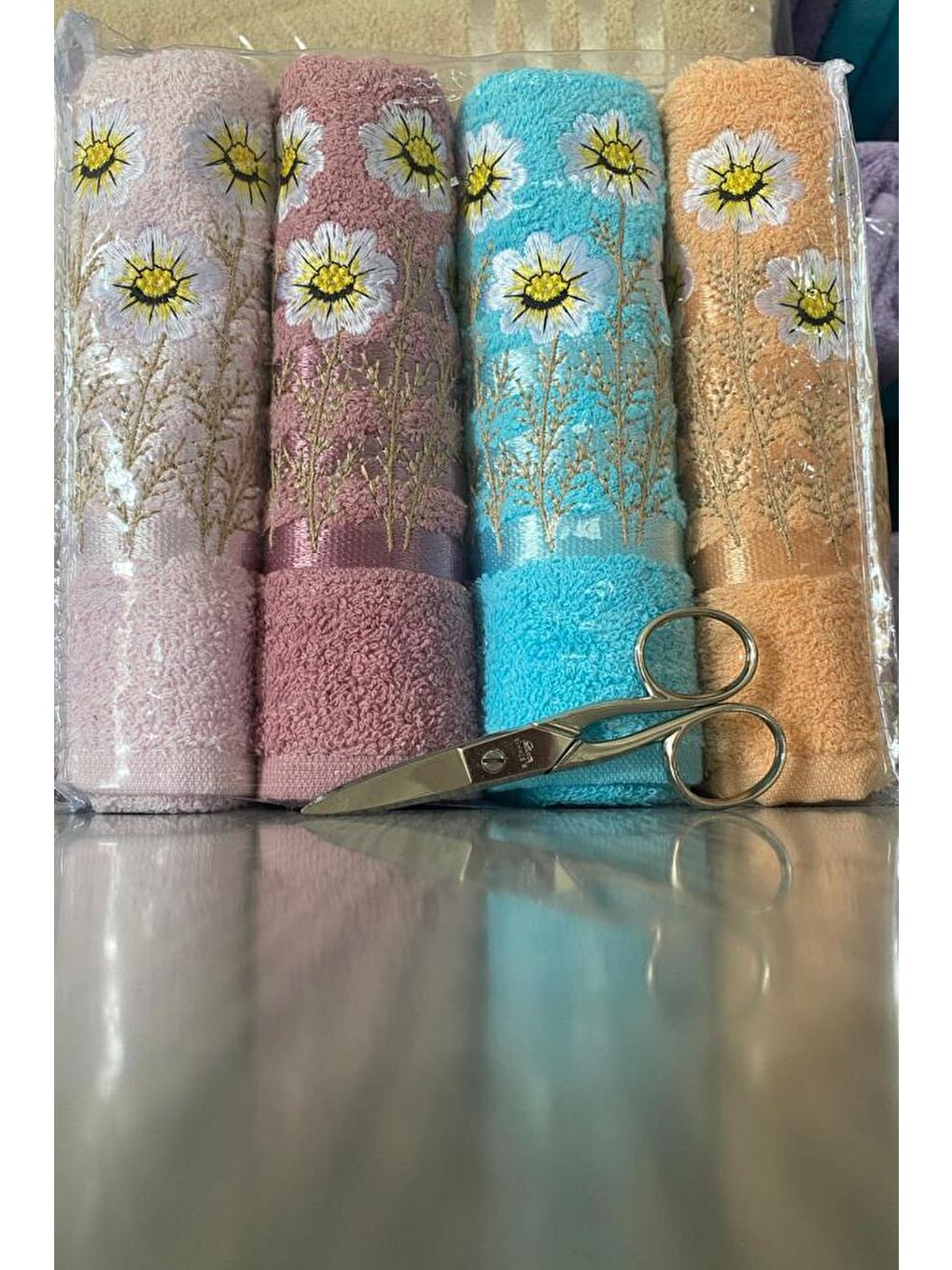 Karışık Daisy Soft 4lü Nakışlı Çeyizlik Havlu Takımı