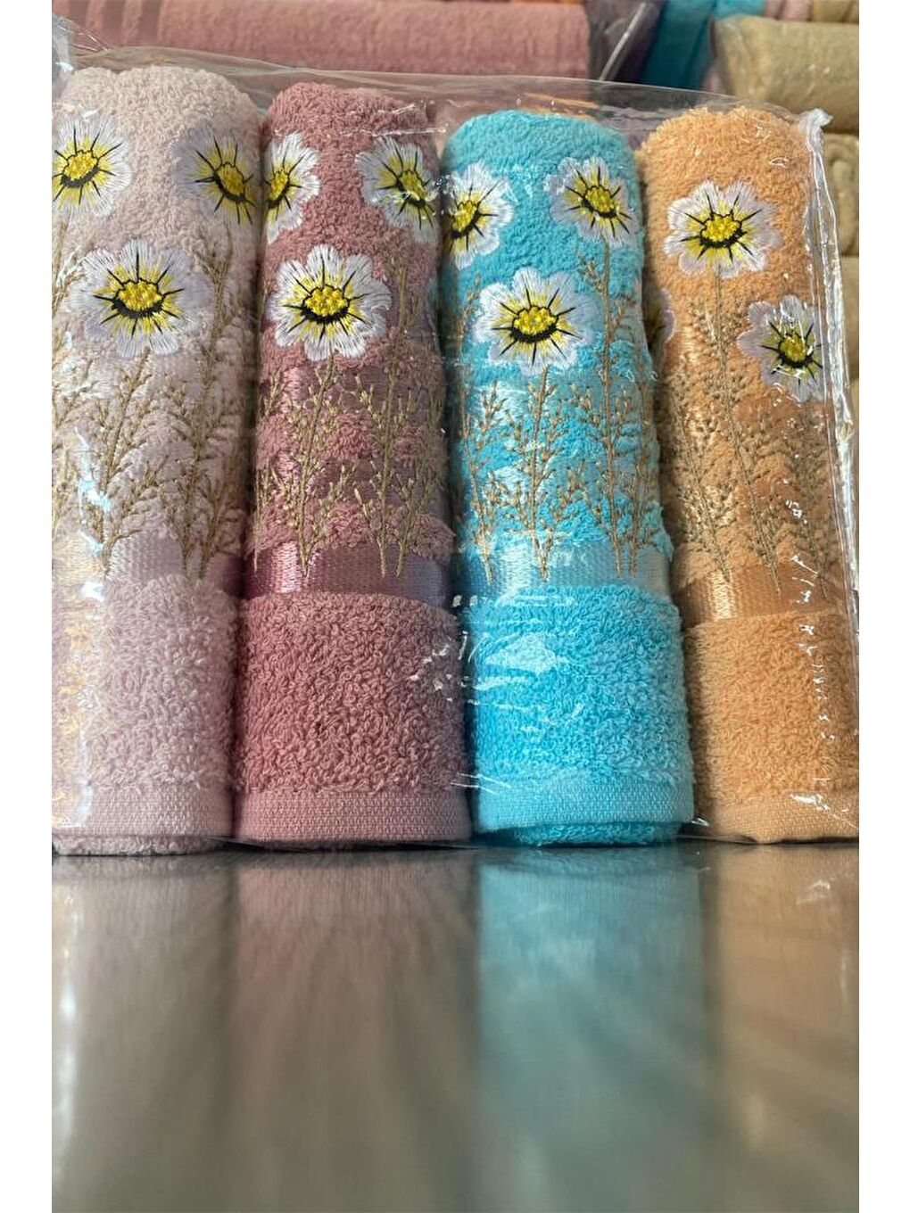 Karışık Daisy Soft 4lü Nakışlı Çeyizlik Havlu Takımı-1